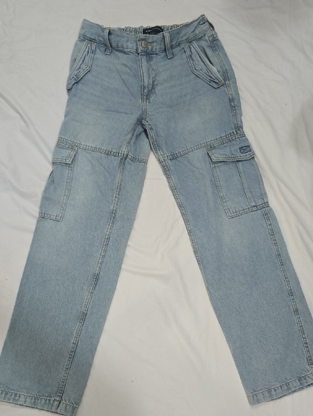 Aeropostale Light Wash Relaxed Cargo Jeans - Picture 3 of 4